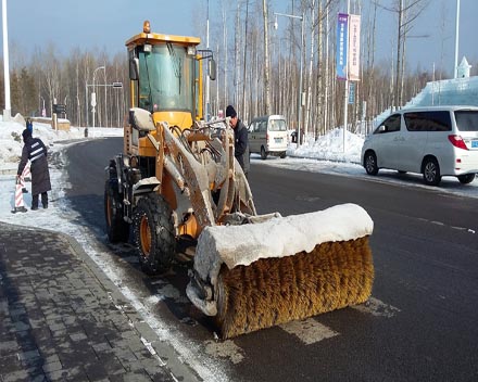 伊犁新疆掃雪車